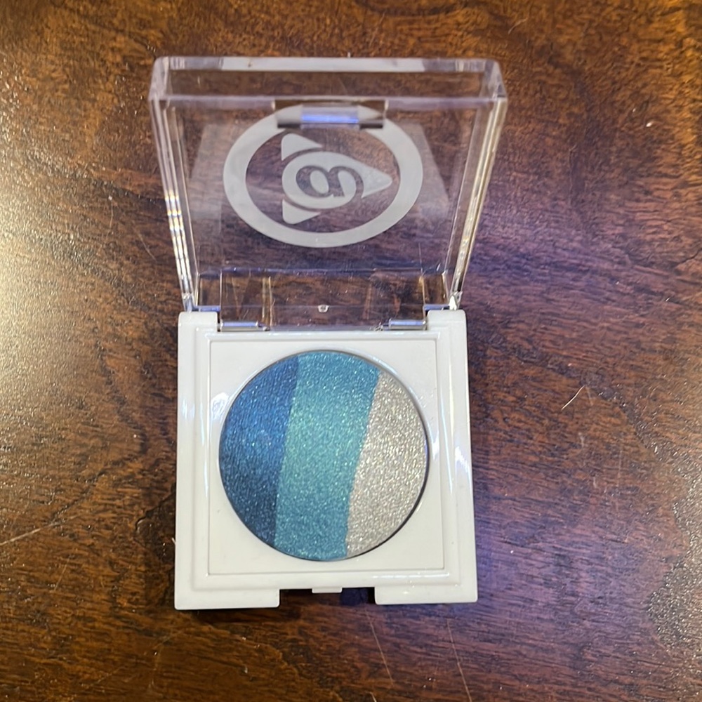 Mary Kay eye color